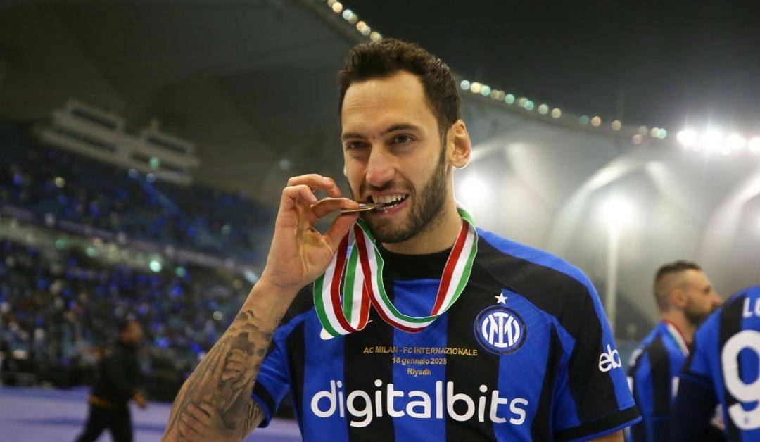 爱游戏体育投注平台包含国际米兰迎欧冠关键赛，赛前单刀错失，信心回归，训练强度明显提升的词条