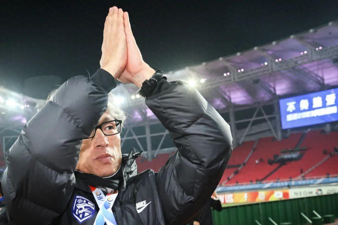 AYX 在线博彩平台包含武汉三镇清晨队长鼓劲，志在亚冠名次提升，悬念犹存，赛季目标并未改变的词条