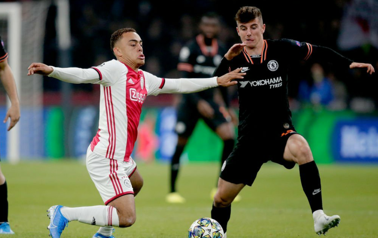 爱游戏 AYX 中国官方网站重磅！今晚阿贾克斯调整名单以备欧冠冲刺阶段广州队调整名单以备欧冠，莱万多夫斯基在切尔西比赛中突破纪录的简单介绍